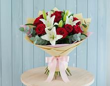 Букет цветов из:  Лилии и Розы в Дементьево