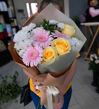 Букет цветов из:  Герберы, Розы и Хризантемы в Дементьево