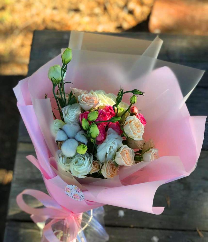 Букет цветов из: Розы и Лизиантусы в Дементьево