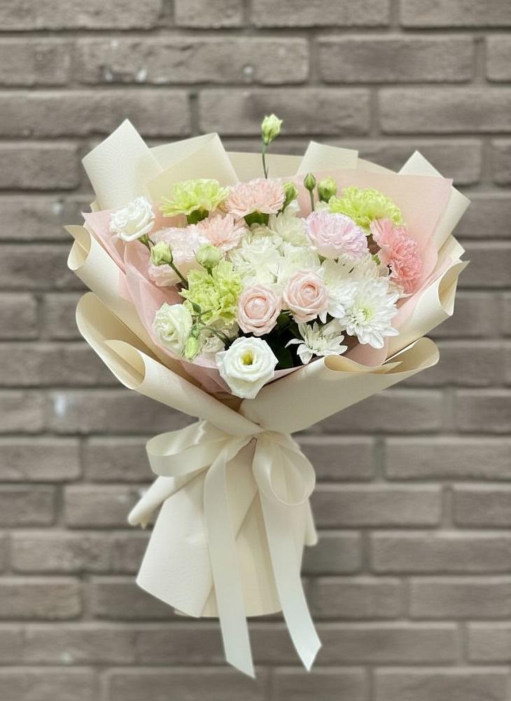 Букет цветов из: Гвоздики, Розы, Лизиантусы и Хризантемы в Дементьево