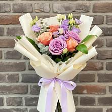 Букет цветов из:  Лизиантусы и Розы в Дементьево