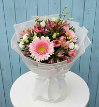 Букет цветов из:  Герберы, Альстромерии и Лизиантусы в Дементьево