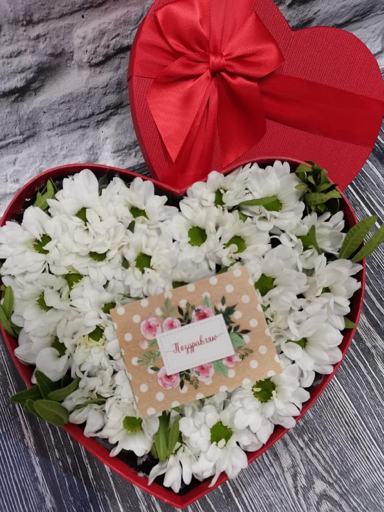 Цветочная композиция из Хризантемы в виде сердца в Дементьево