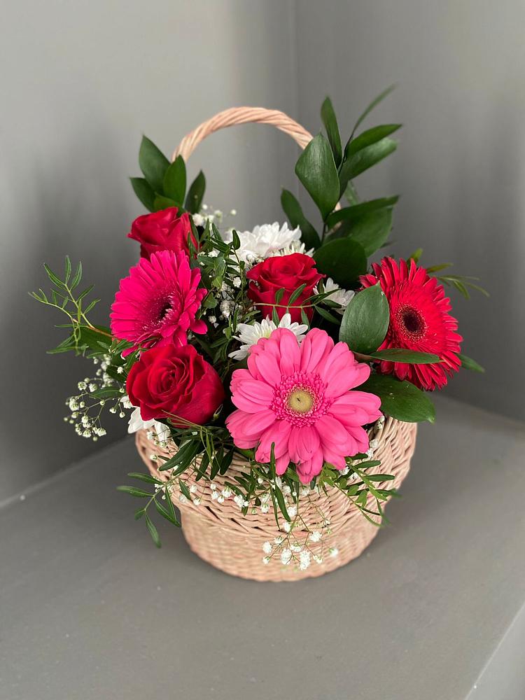 Цветочная композиция из Розы, Хризантемы и Герберы в корзине в Дементьево