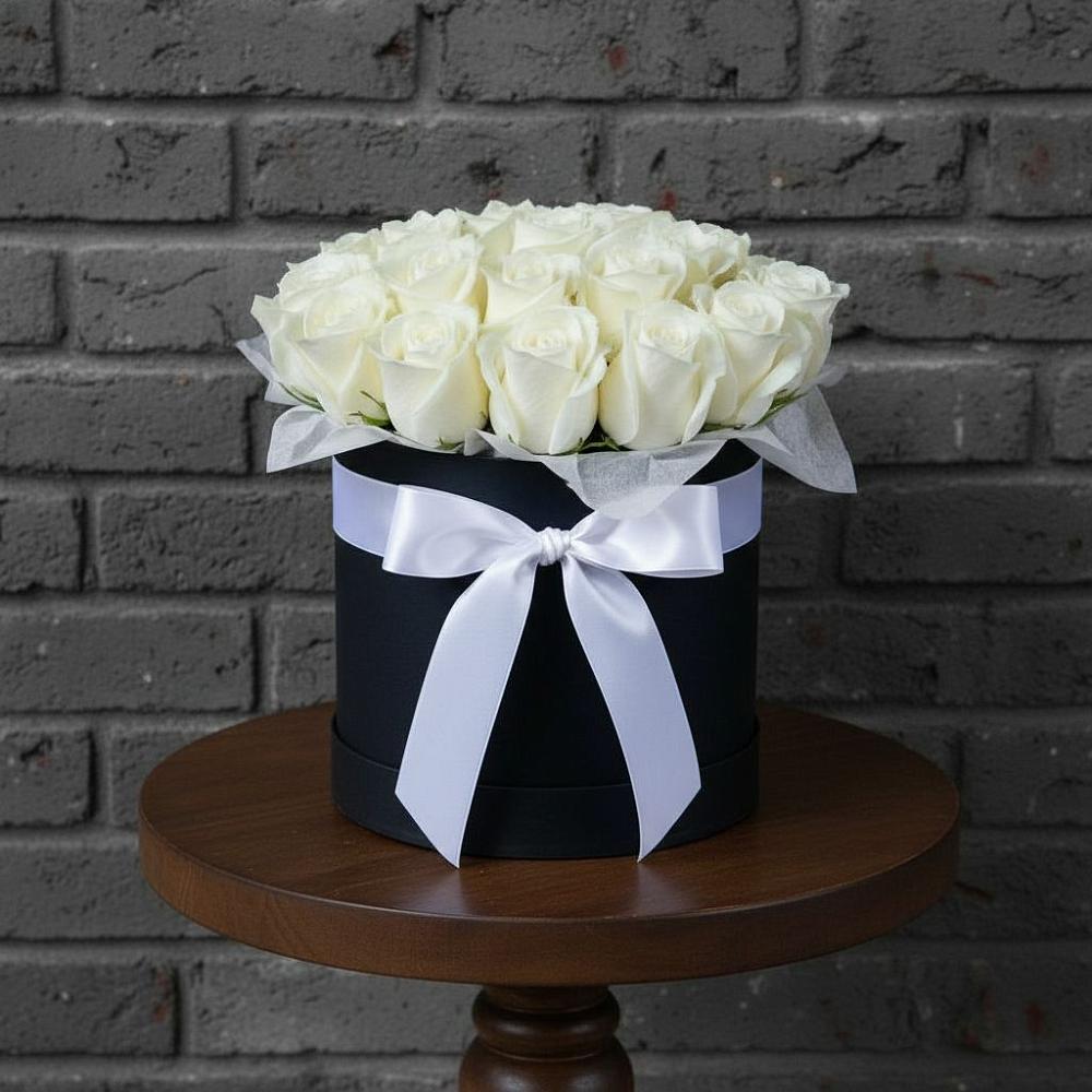 Цветочная композиция из Розы в шляпной коробке в Дементьево