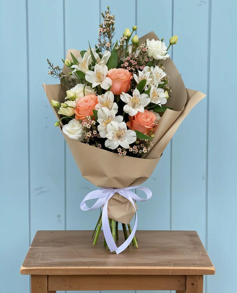 Букет цветов из: Альстромерии, Лизиантусы, Розы и Хризантемы в Дементьево