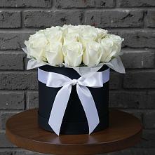 Цветочная композиция из Розы в шляпной коробке в Дементьево